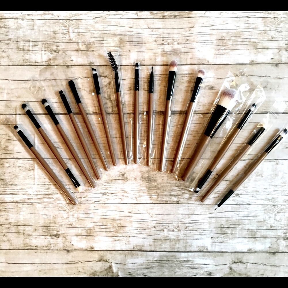 Set of Makeup Brushes - 15 Piece - Bronze & Black